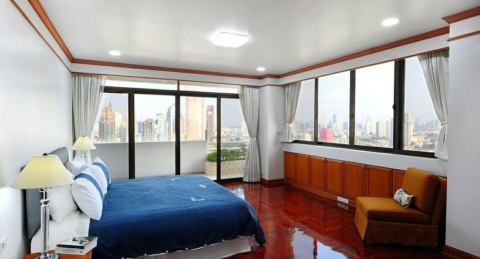 For rent 3 Beds condo in Khlong Toei, Bangkok