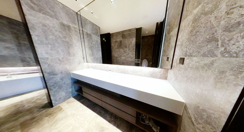 For rent 1 bed condo in Khlong San, Bangkok