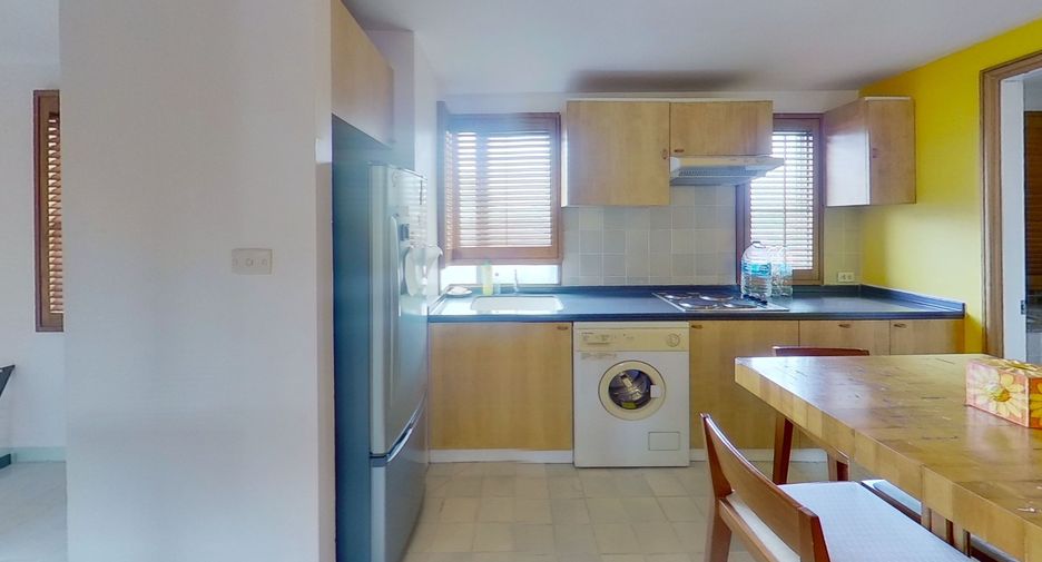 For sale 2 Beds condo in Dusit, Bangkok