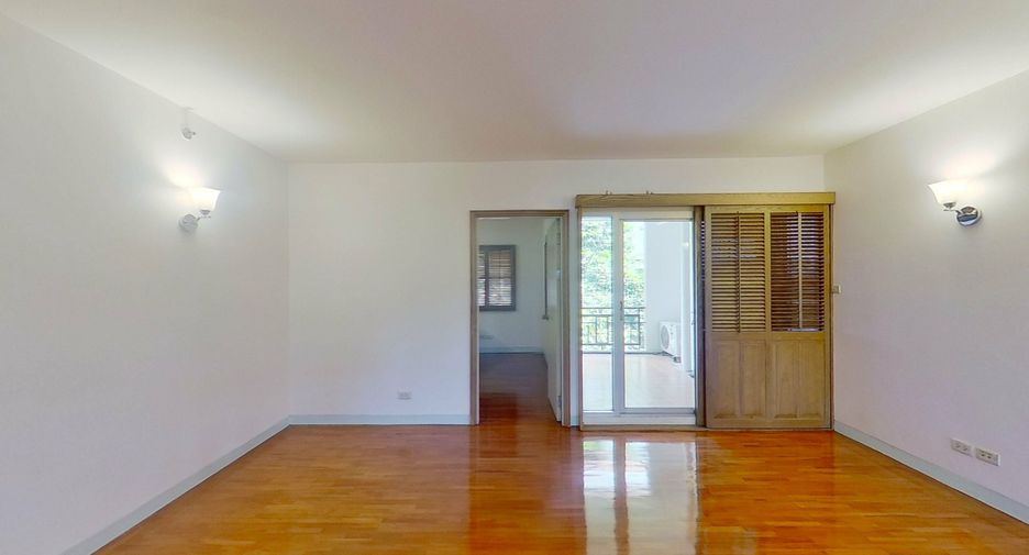 For sale 2 Beds condo in Dusit, Bangkok
