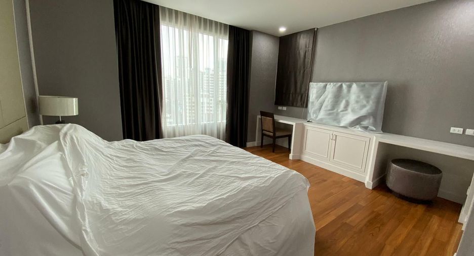 For rent 3 Beds condo in Khlong Toei, Bangkok