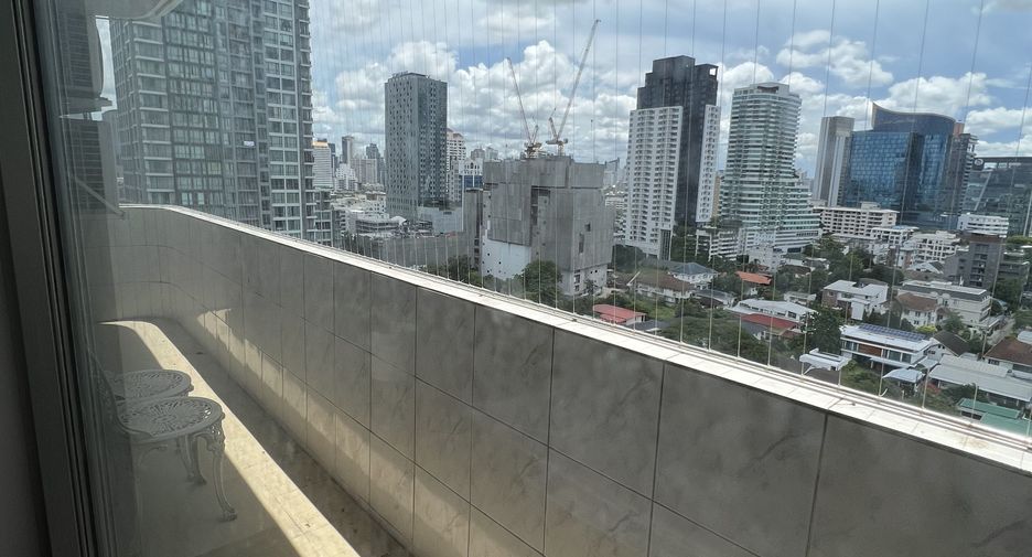 For rent 3 bed condo in Watthana, Bangkok