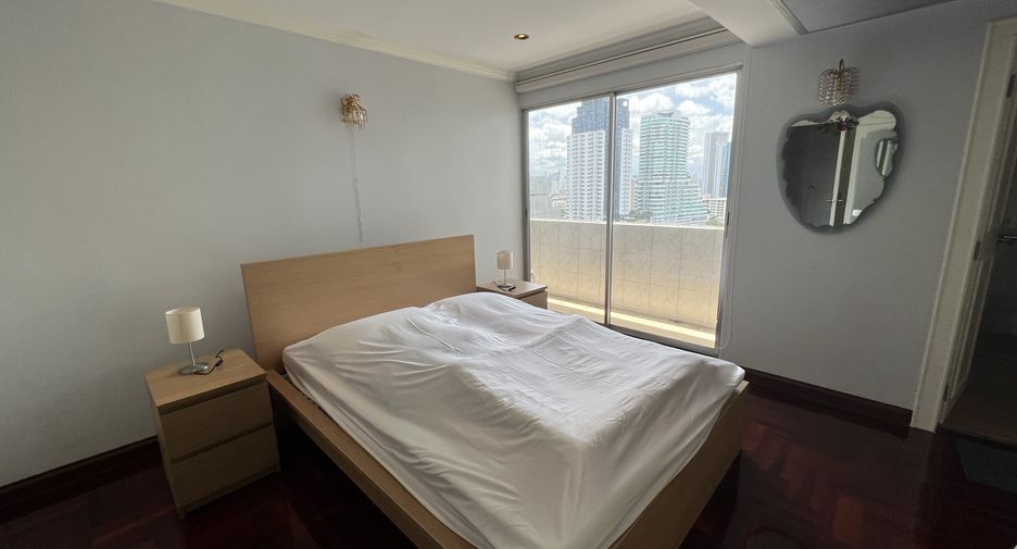 For rent 3 bed condo in Watthana, Bangkok