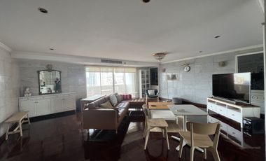 For rent 3 bed condo in Watthana, Bangkok
