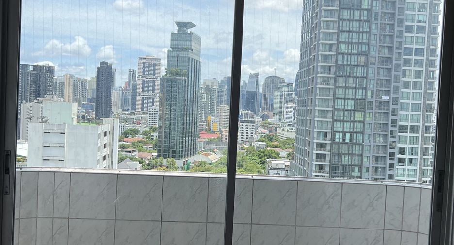 For rent 3 bed condo in Watthana, Bangkok
