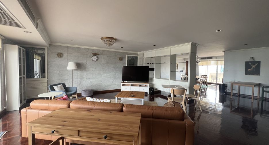 For rent 3 bed condo in Watthana, Bangkok