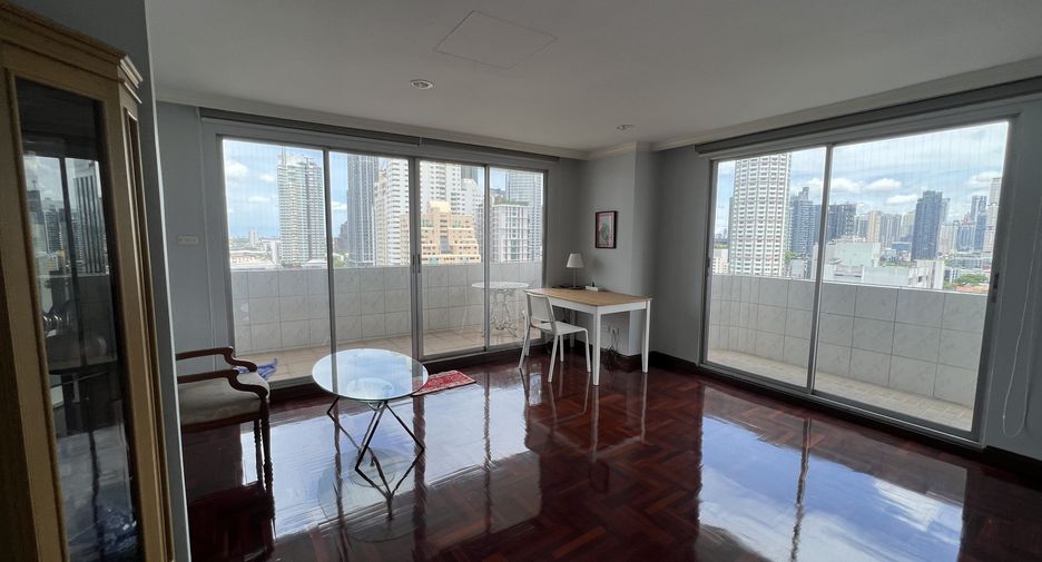 For rent 3 bed condo in Watthana, Bangkok