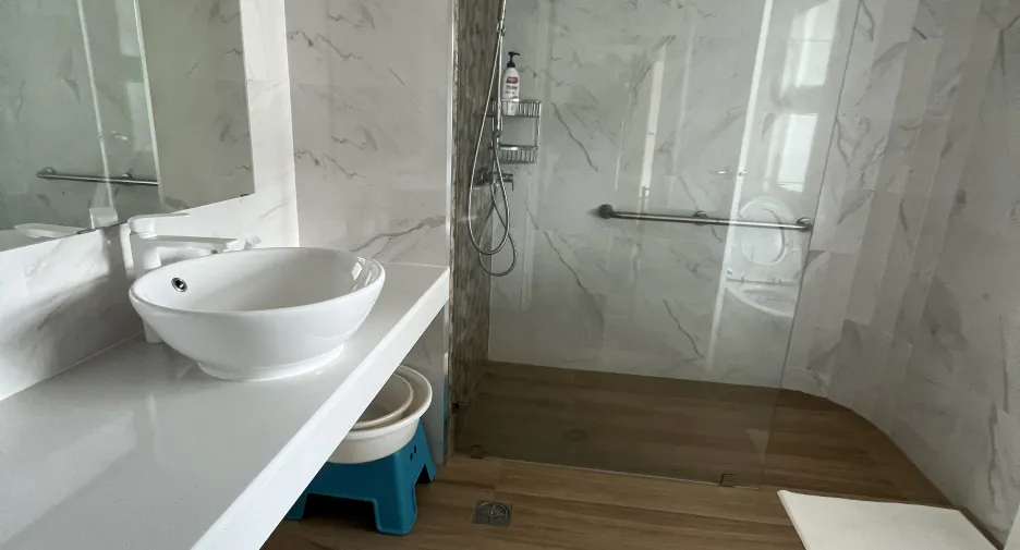 For rent 3 bed condo in Watthana, Bangkok