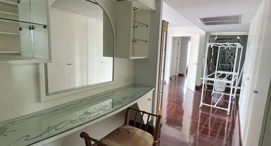 For rent 3 bed condo in Watthana, Bangkok