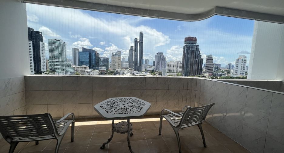 For rent 3 bed condo in Watthana, Bangkok