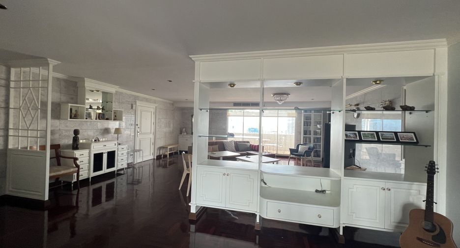 For rent 3 bed condo in Watthana, Bangkok