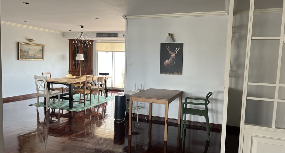 For rent 3 bed condo in Watthana, Bangkok