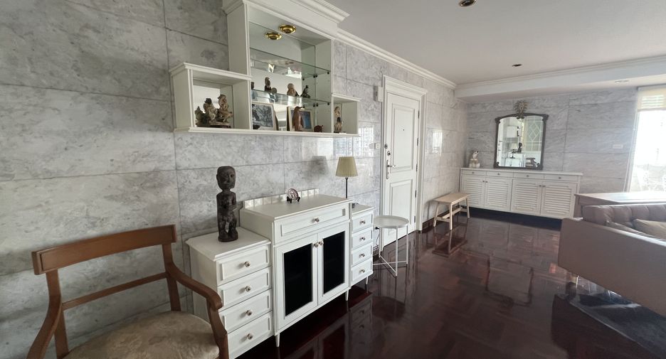 For rent 3 bed condo in Watthana, Bangkok