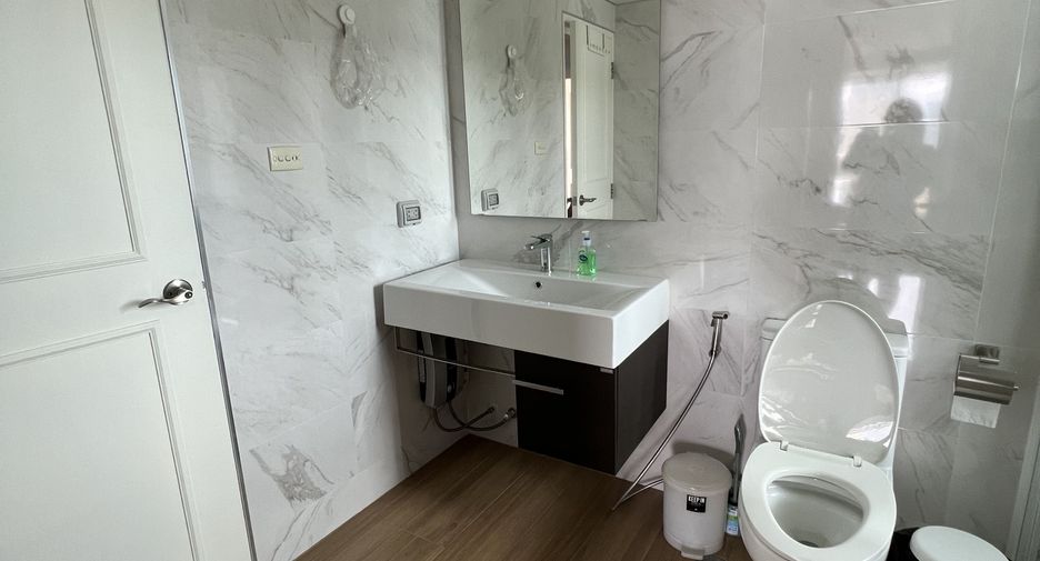 For rent 3 bed condo in Watthana, Bangkok