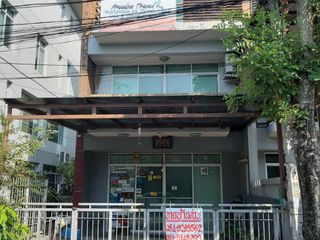 For sale 3 Beds house in Huai Khwang, Bangkok