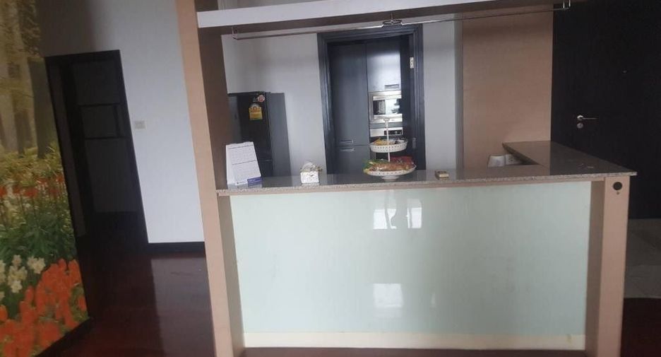 For sale 3 Beds condo in Khlong Toei, Bangkok