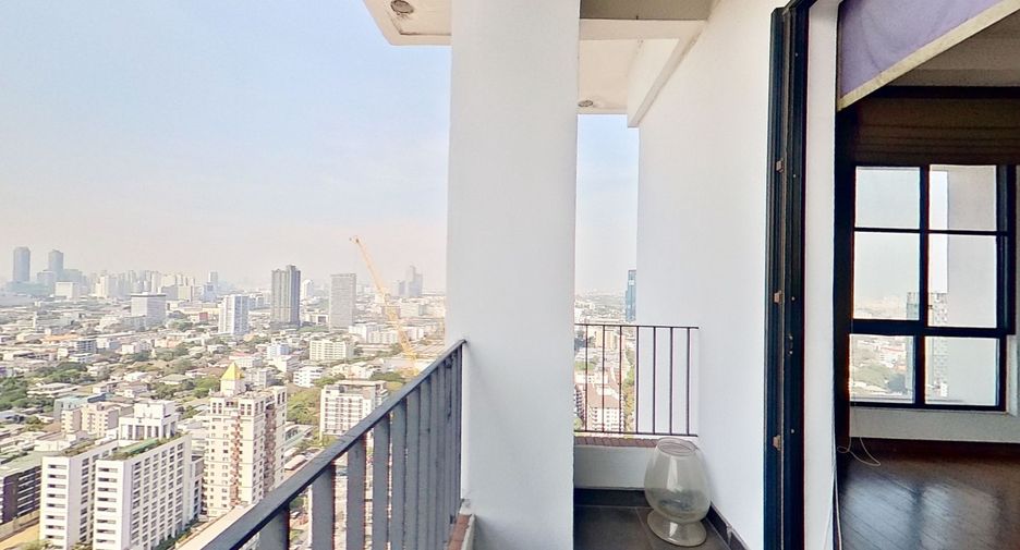 For sale 3 bed condo in Watthana, Bangkok
