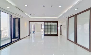 For sale 3 bed condo in Watthana, Bangkok