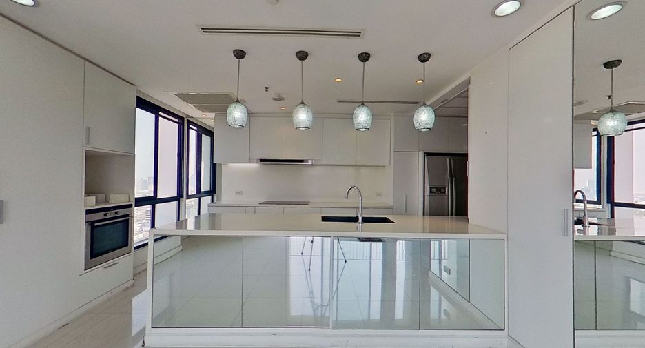 For sale 3 bed condo in Watthana, Bangkok