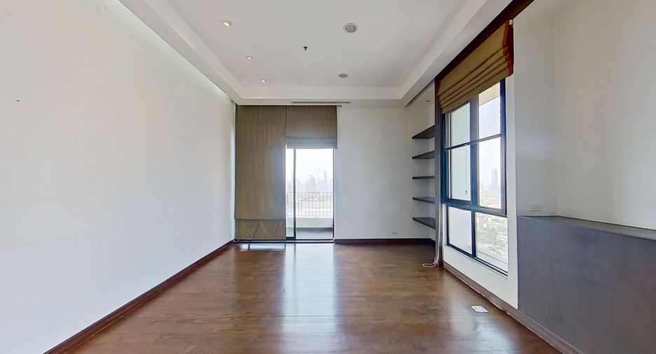 For sale 3 bed condo in Watthana, Bangkok