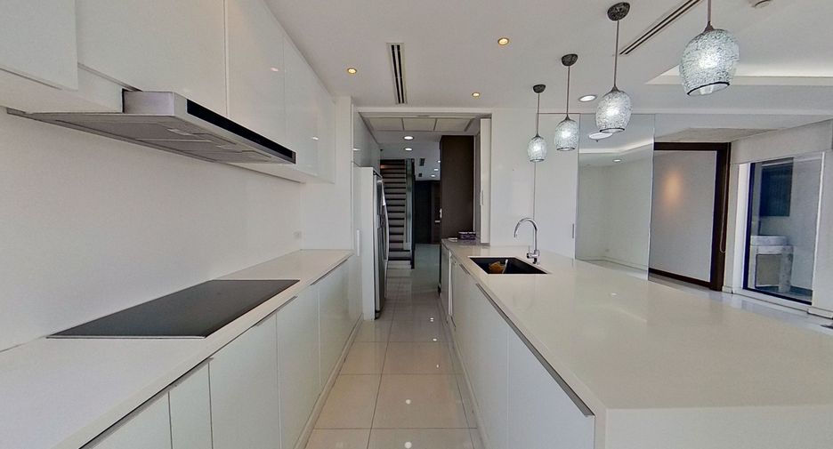 For sale 3 bed condo in Watthana, Bangkok