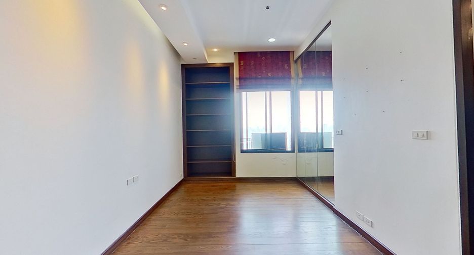 For sale 3 bed condo in Watthana, Bangkok