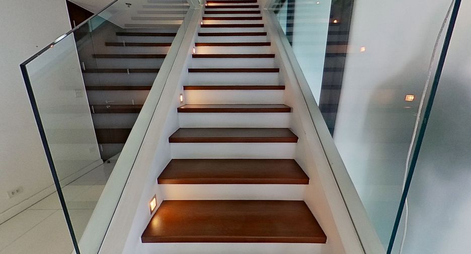 For sale 3 bed condo in Watthana, Bangkok