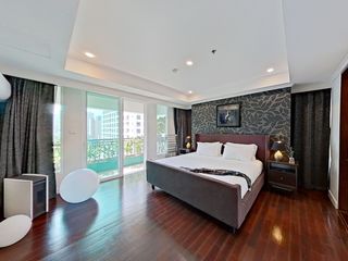 For sale 2 bed condo in Watthana, Bangkok