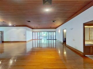 For sale 5 Beds house in Phra Khanong, Bangkok