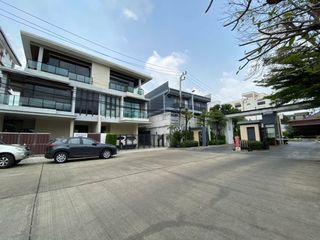 For sale 5 Beds house in Chatuchak, Bangkok