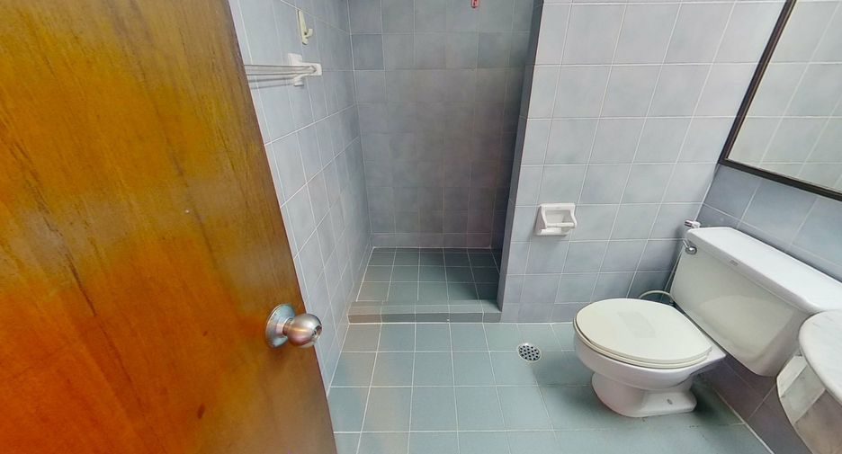 For sale 2 Beds condo in Khlong Toei, Bangkok