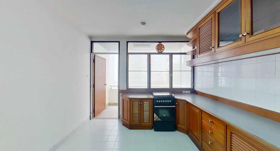 For sale 2 Beds condo in Khlong Toei, Bangkok