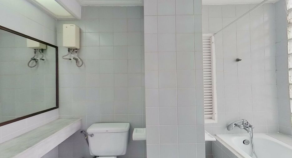 For sale 2 Beds condo in Khlong Toei, Bangkok
