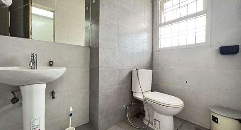 For sale 4 bed office in Saphan Sung, Bangkok