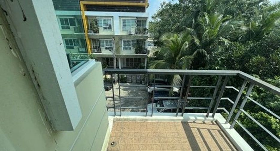 For sale 4 bed office in Saphan Sung, Bangkok