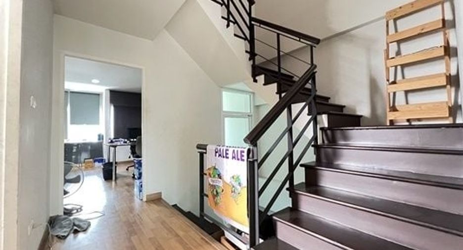 For sale 4 bed office in Saphan Sung, Bangkok