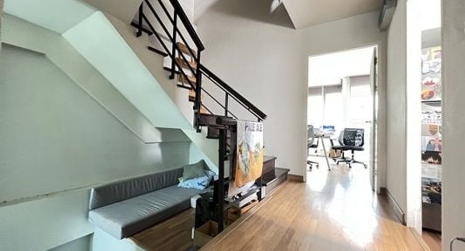 For sale 4 bed office in Saphan Sung, Bangkok