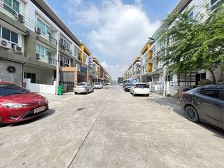 For sale 4 bed office in Saphan Sung, Bangkok