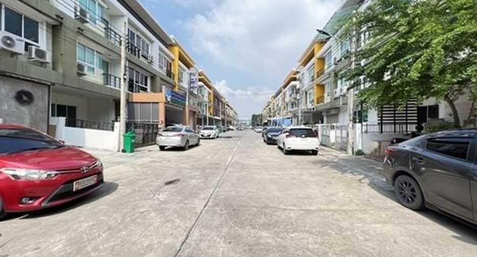 For sale 4 bed office in Saphan Sung, Bangkok