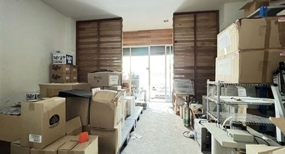 For sale 4 bed office in Saphan Sung, Bangkok