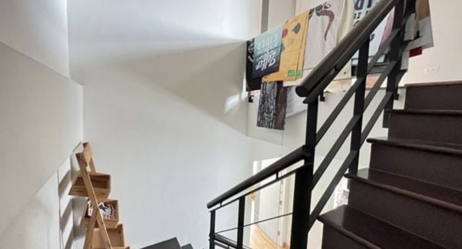 For sale 4 bed office in Saphan Sung, Bangkok