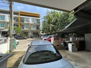 For sale 4 bed office in Saphan Sung, Bangkok