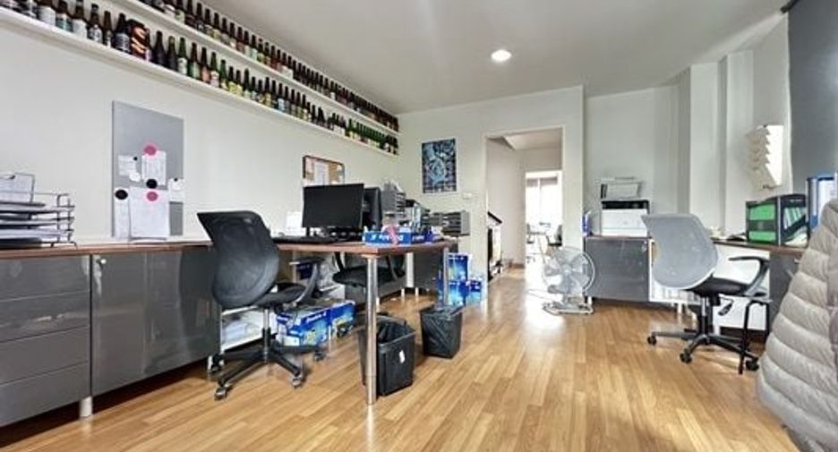 For sale 4 bed office in Saphan Sung, Bangkok