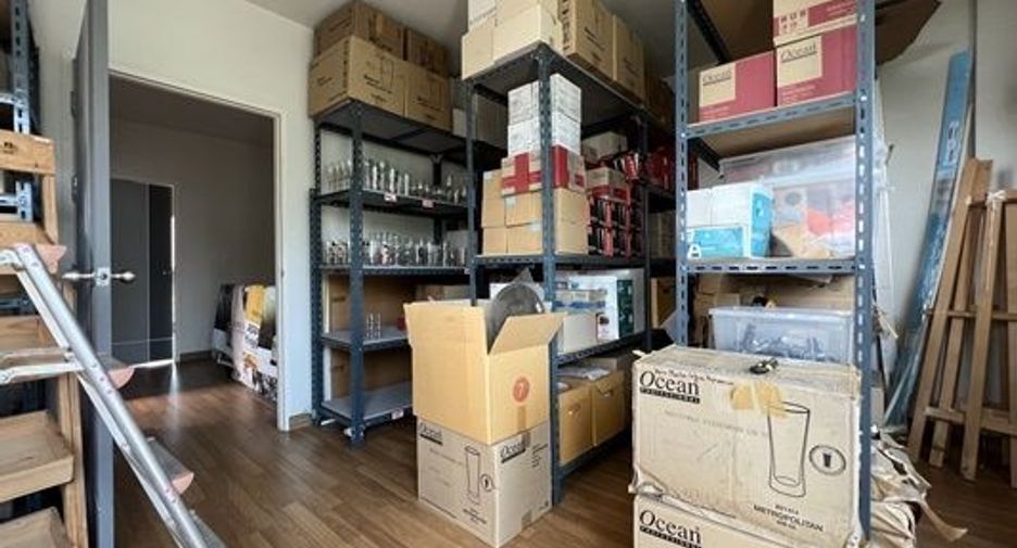 For sale 4 bed office in Saphan Sung, Bangkok