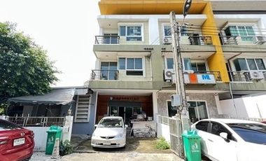 For sale 4 bed office in Saphan Sung, Bangkok