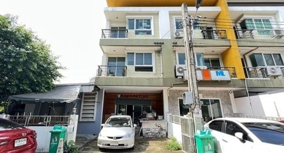 For sale 4 bed office in Saphan Sung, Bangkok