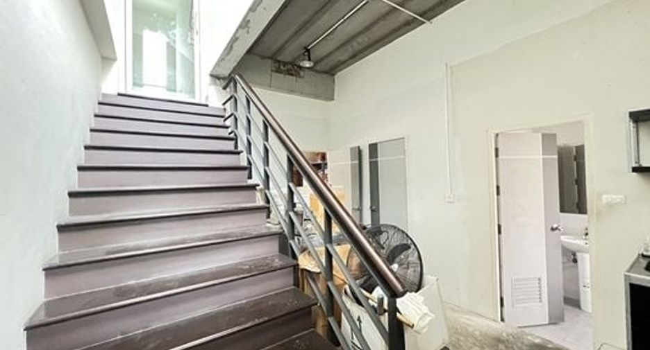 For sale 4 bed office in Saphan Sung, Bangkok