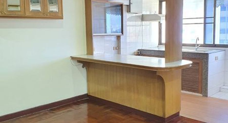 For sale 2 bed condo in Phaya Thai, Bangkok