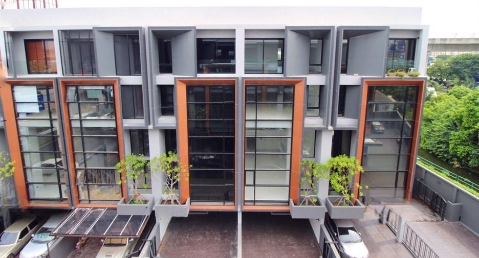 For sale 1 Beds townhouse in Suan Luang, Bangkok