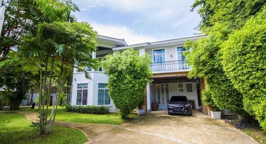 For sale 7 Beds villa in Na Jomtien, Pattaya